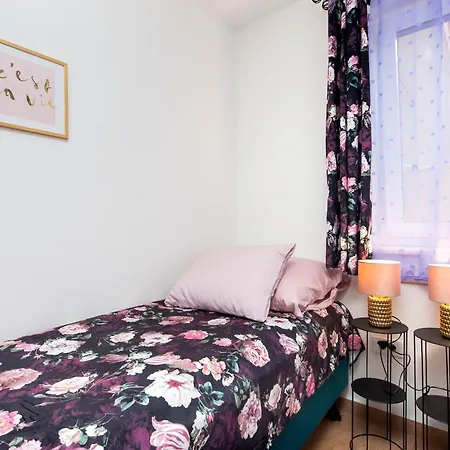 Apartment Happy Days *